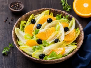 Salade Croquante d’Endives aux Oranges et Olives Noires